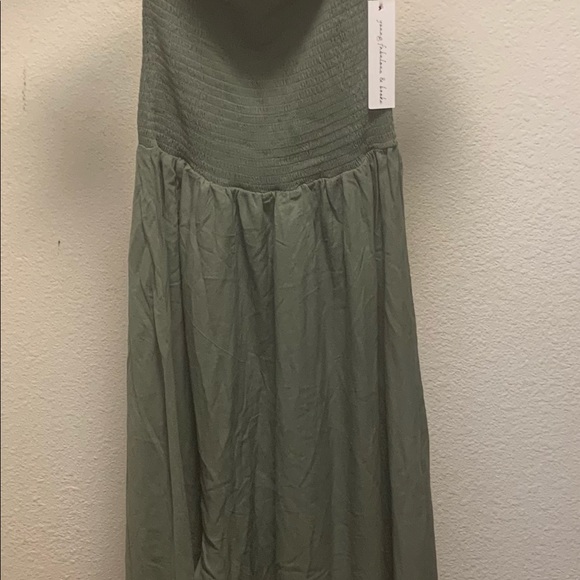 Green summer maxi dress, slit in front and tube top style - Picture 2 of 2